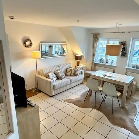 Strand-lug Apartment *